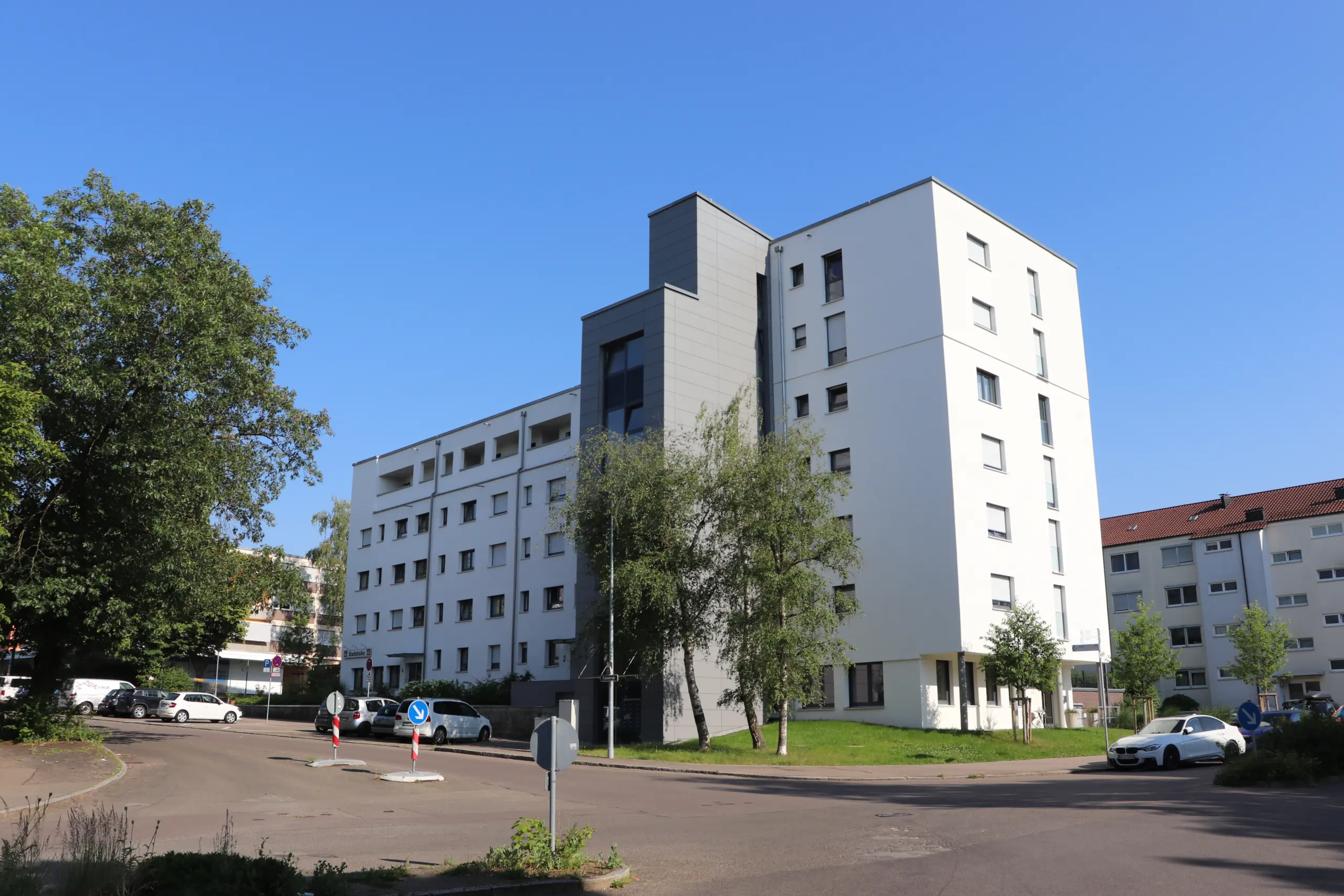 Gesamtansicht Wohnanlage Tannenstraße und Eichenstraße nach Kernsanierung und Aufstockung