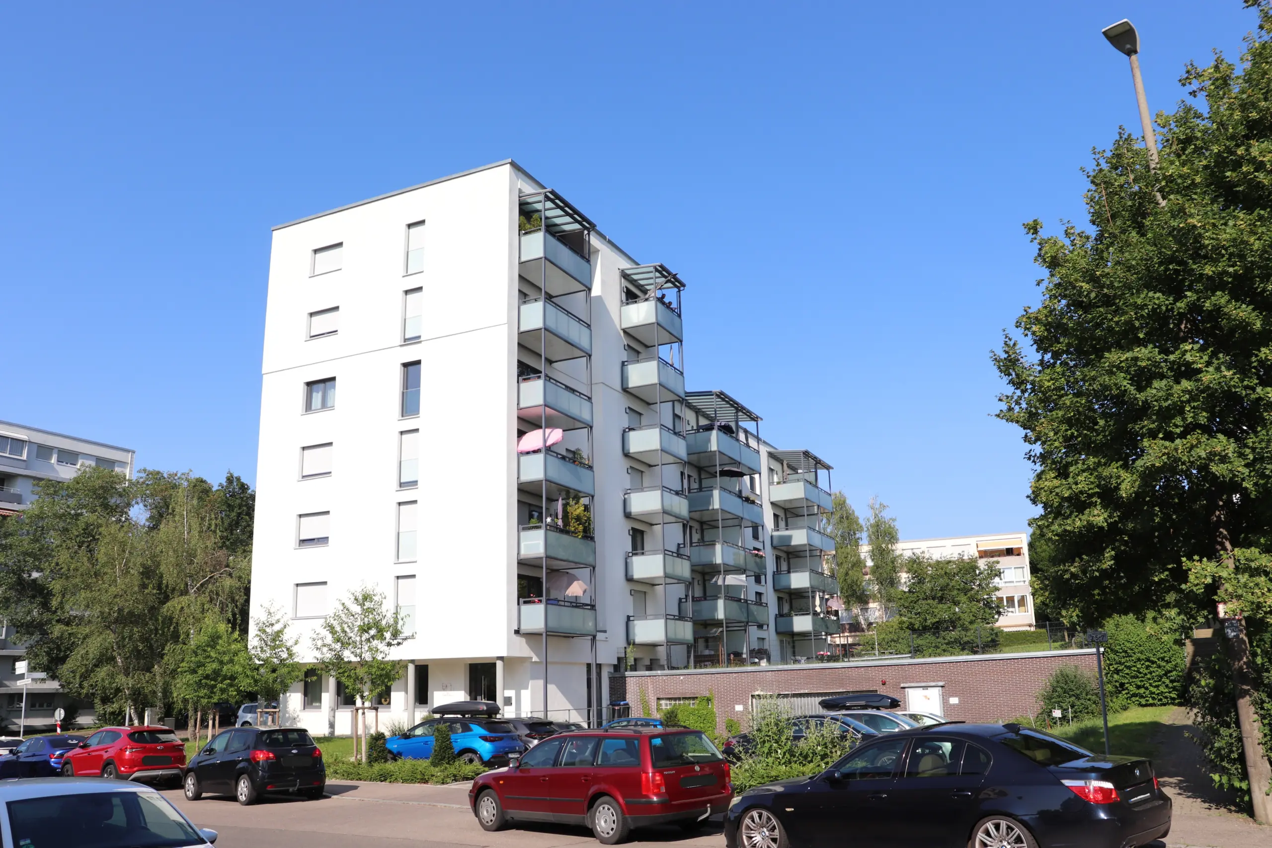 Wohnanlage Eichenstraße nach Sanierung – Neue Balkone in Stahlbauweise über Tiefgarage